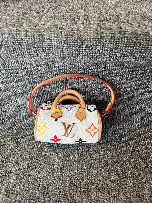 L WHITE BUCKET KEYCHAIN MINI BAG