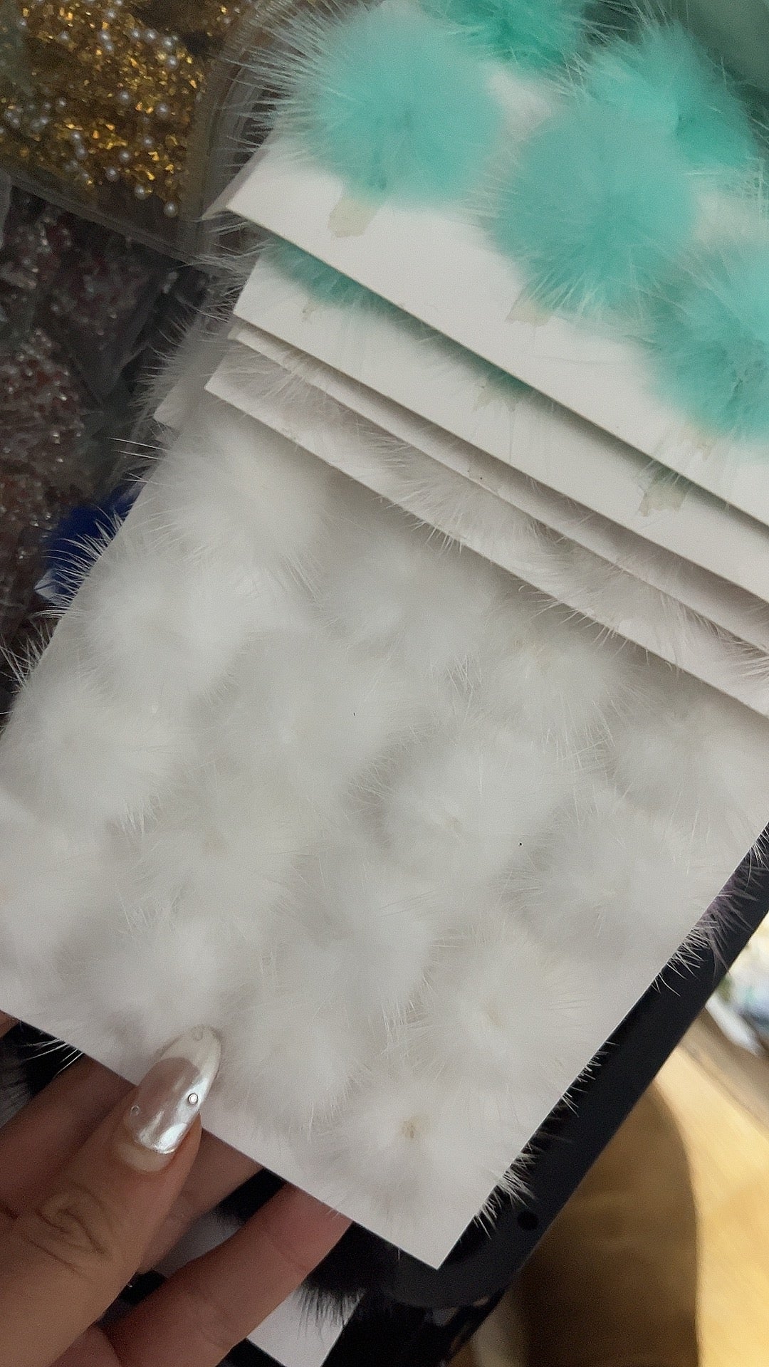 WHITE FUR 20PCS